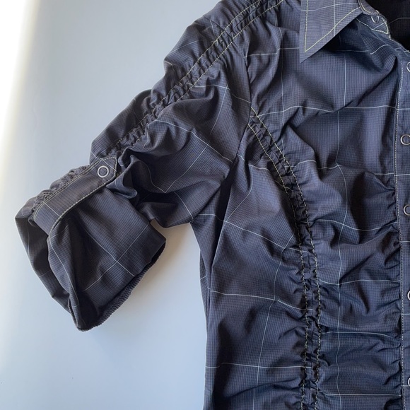 ATHLETA Tulum Ruched Plaid Snap Front Top. Size XS - Picture 7 of 11